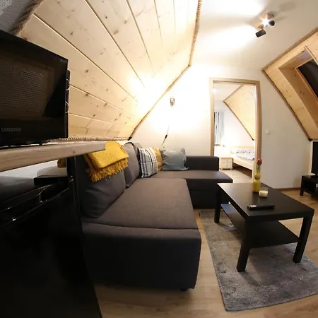 Apartament Podkrovny Fialka *