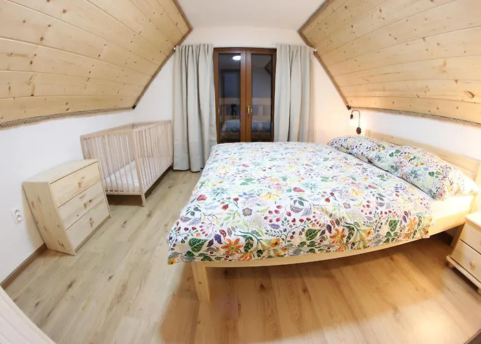 Apartament Podkrovny Fialka *